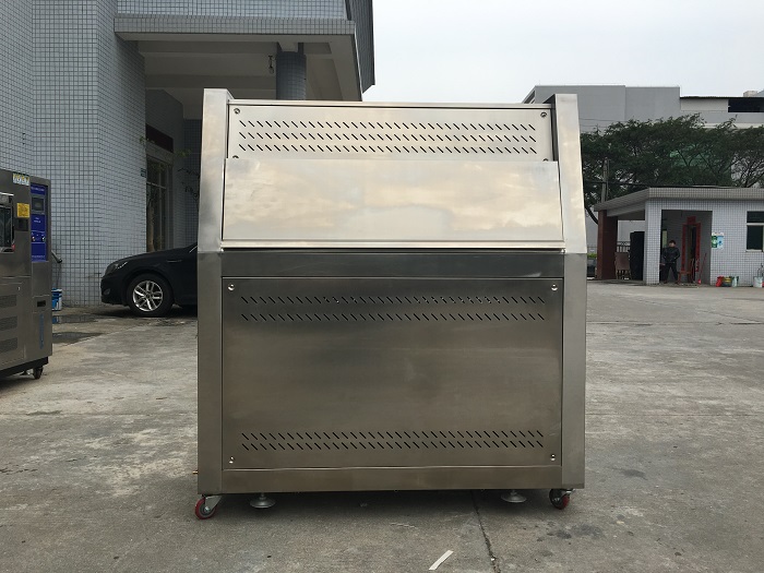紫外光加速耐氣候試驗箱的背面